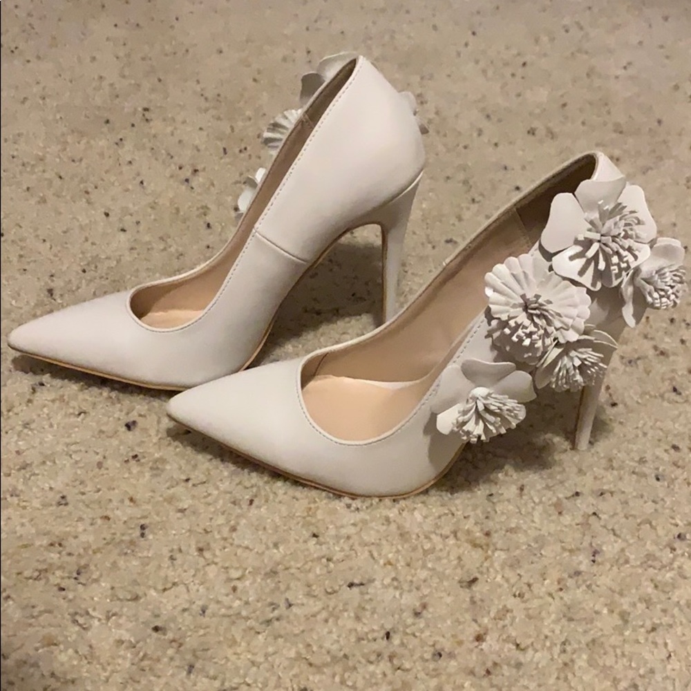 White floral detailed heels